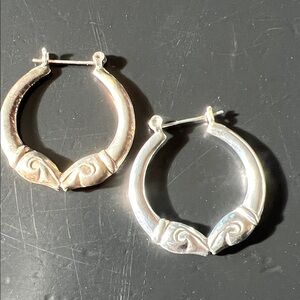 Vintage 1970s 1980s Sterling Silver Kissing Rams 1 1/8” Hoop Earrings!